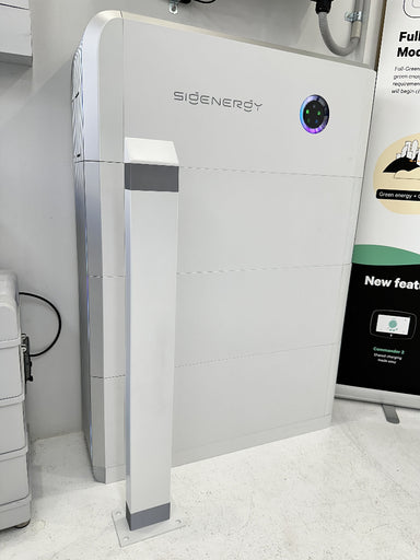 Premium battery bollard with Sigenstor system